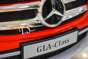 ماشین شارژی مدل مرسدس بنز GLA رنگ قرمز