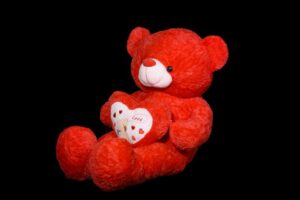 خرس کرم رنگ کوچک قلب دار